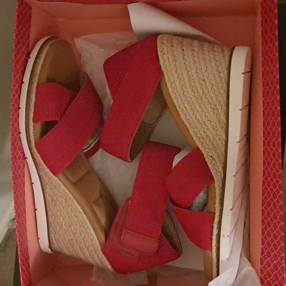 Kelly & Katie red platform open toed sandals